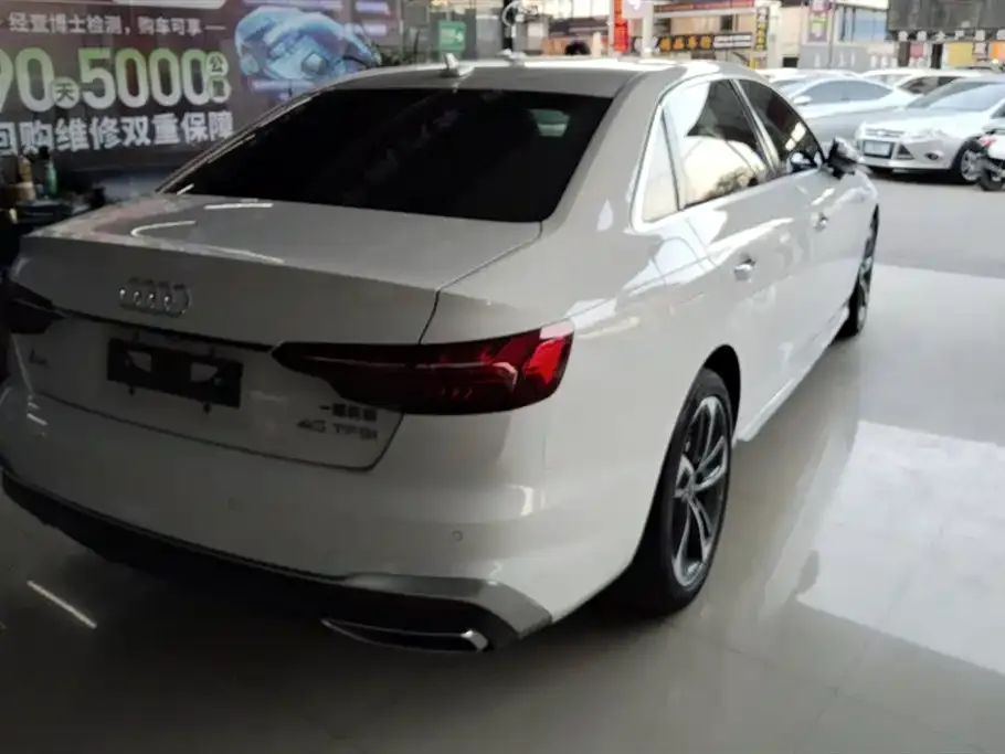 Audi A4L 2022 из CN, фото 3