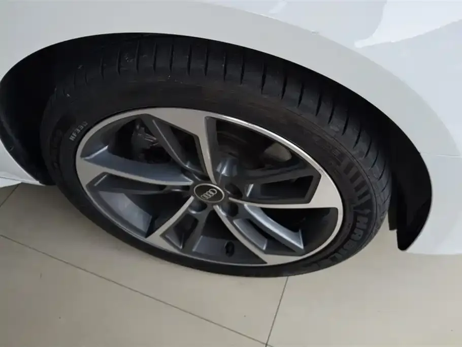 Audi A4L 2022 из CN, фото 6