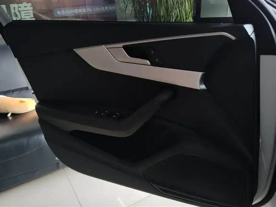 Audi A4L 2022 из CN, фото 7