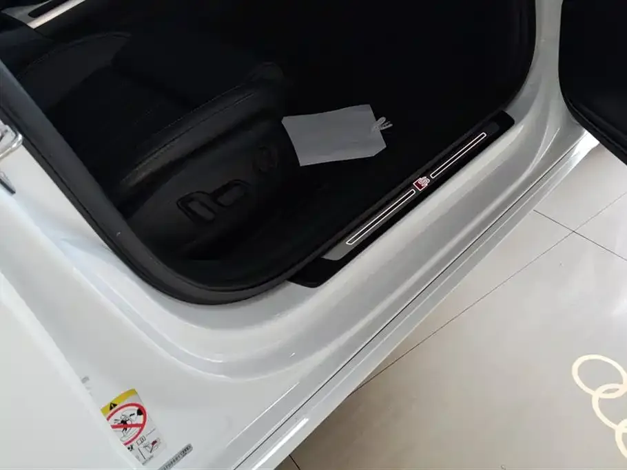 Audi A4L 2022 из CN, фото 8