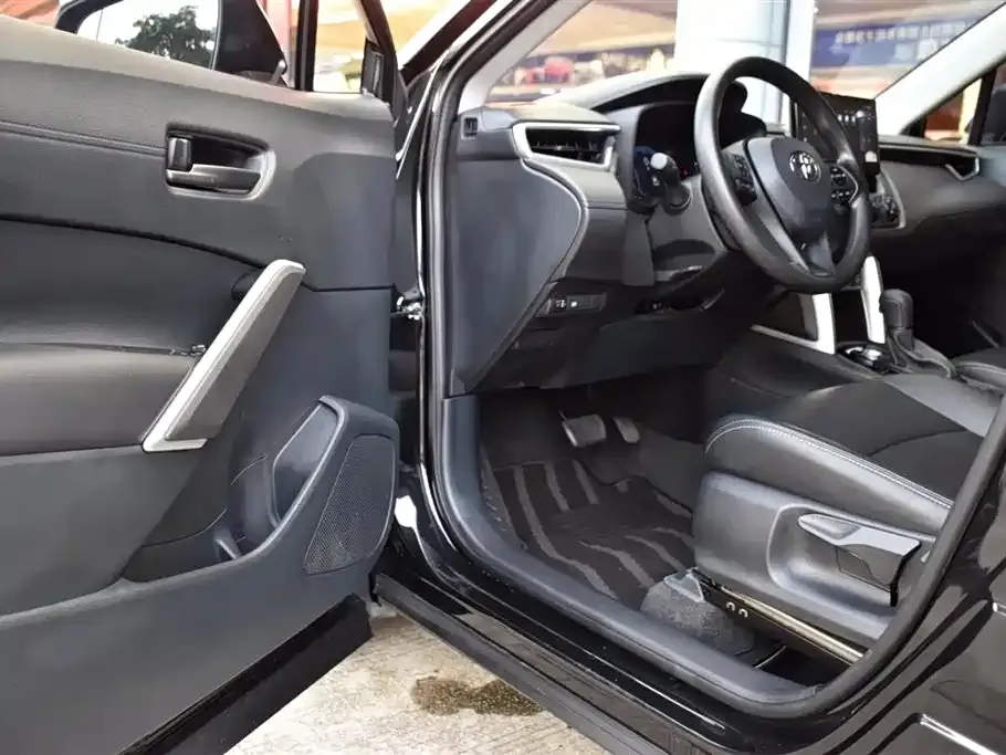 Toyota Corolla Cross — фото 10