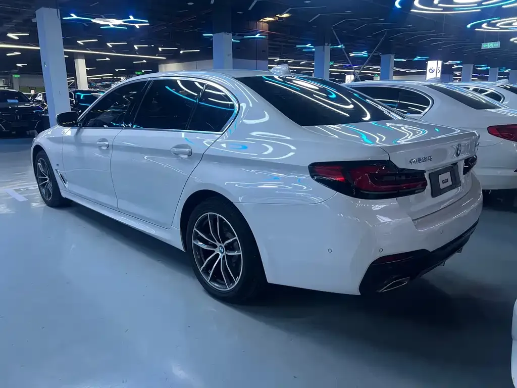 BMW 5 Series — фото 10