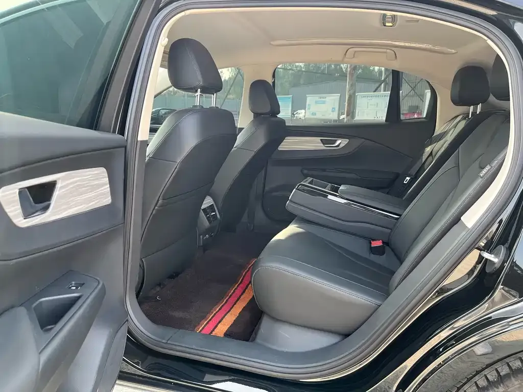 Hongqi E-QM5 2024 из CN, фото 5