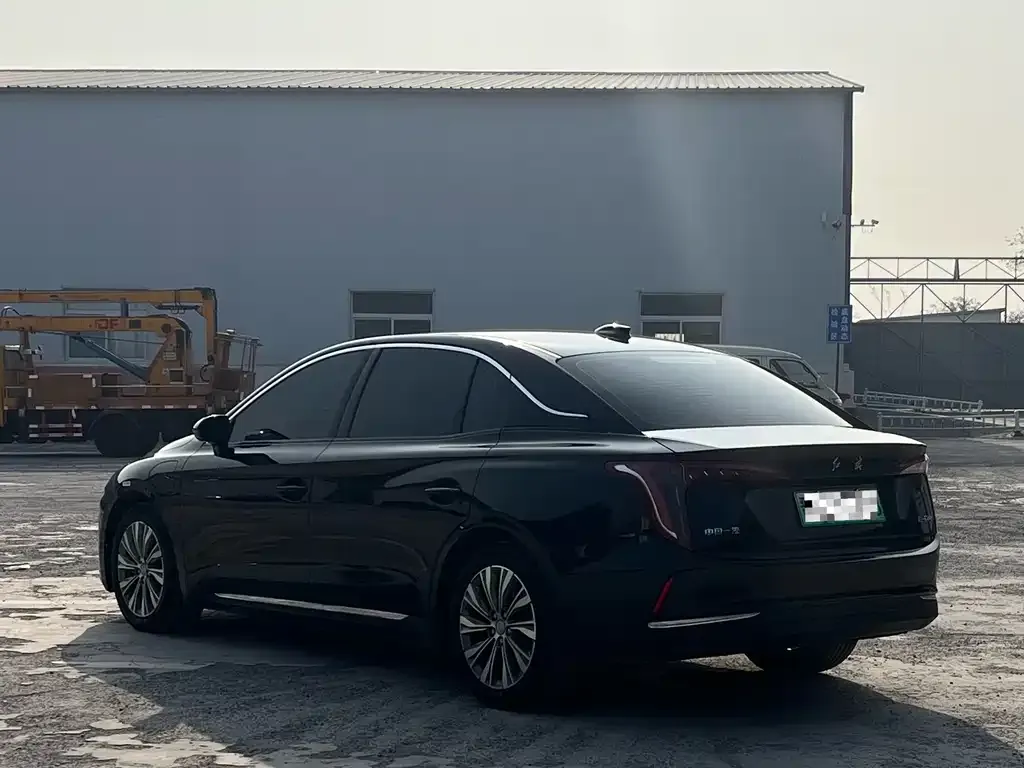 Hongqi E-QM5 2024 из CN, фото 7