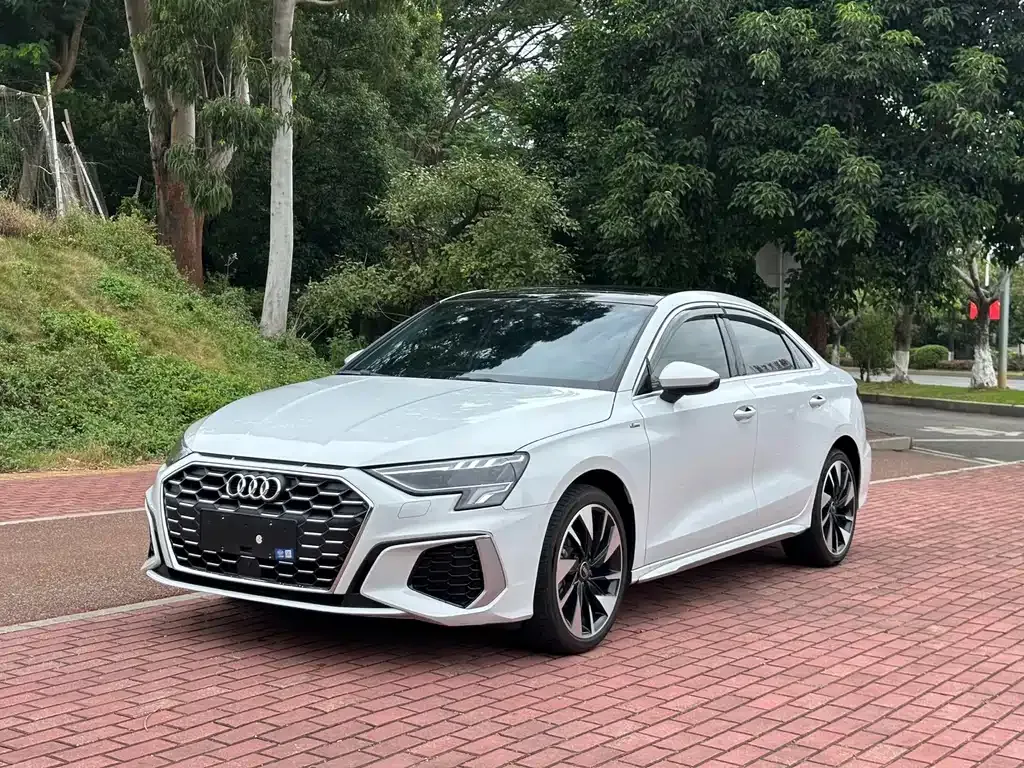 Audi A3 — фото 1