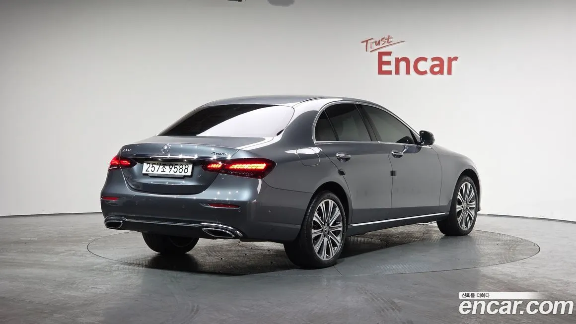 Mercedes-Benz E-Class 2023 из KR, фото 2
