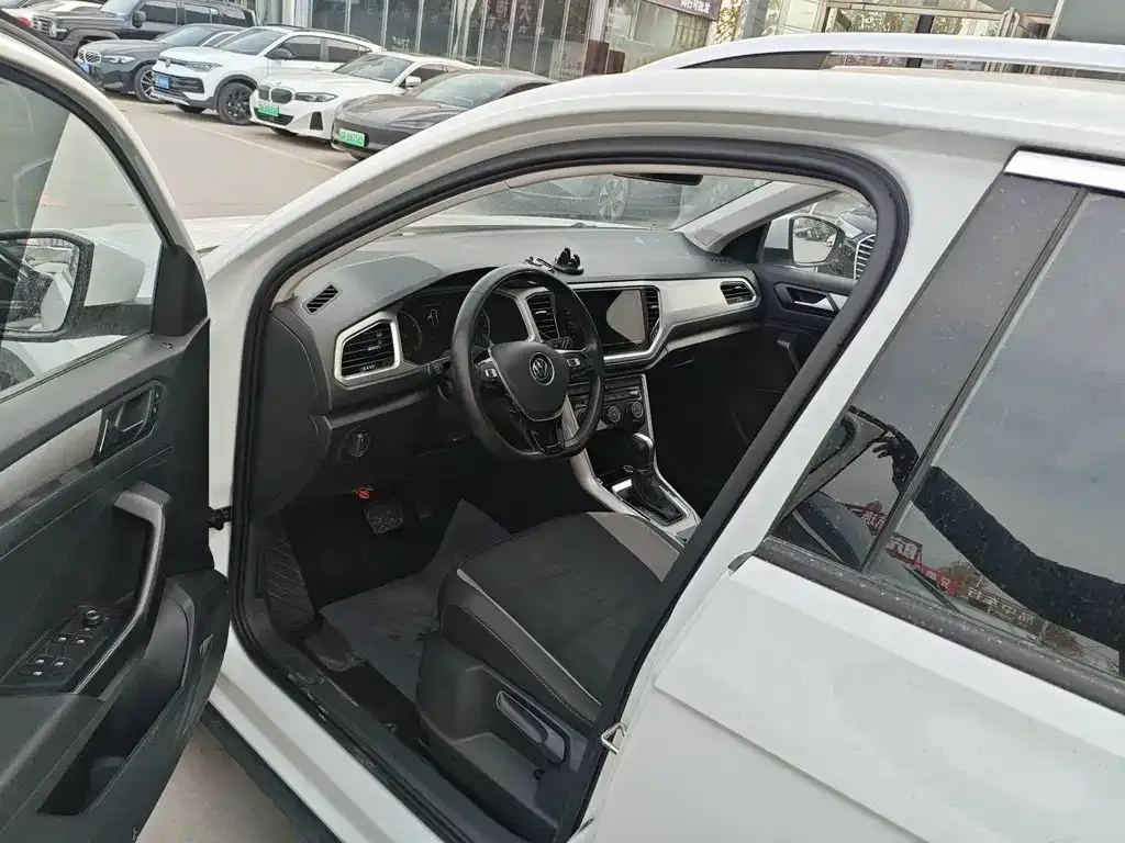 Volkswagen T-Roc 2023 из CN, фото 4