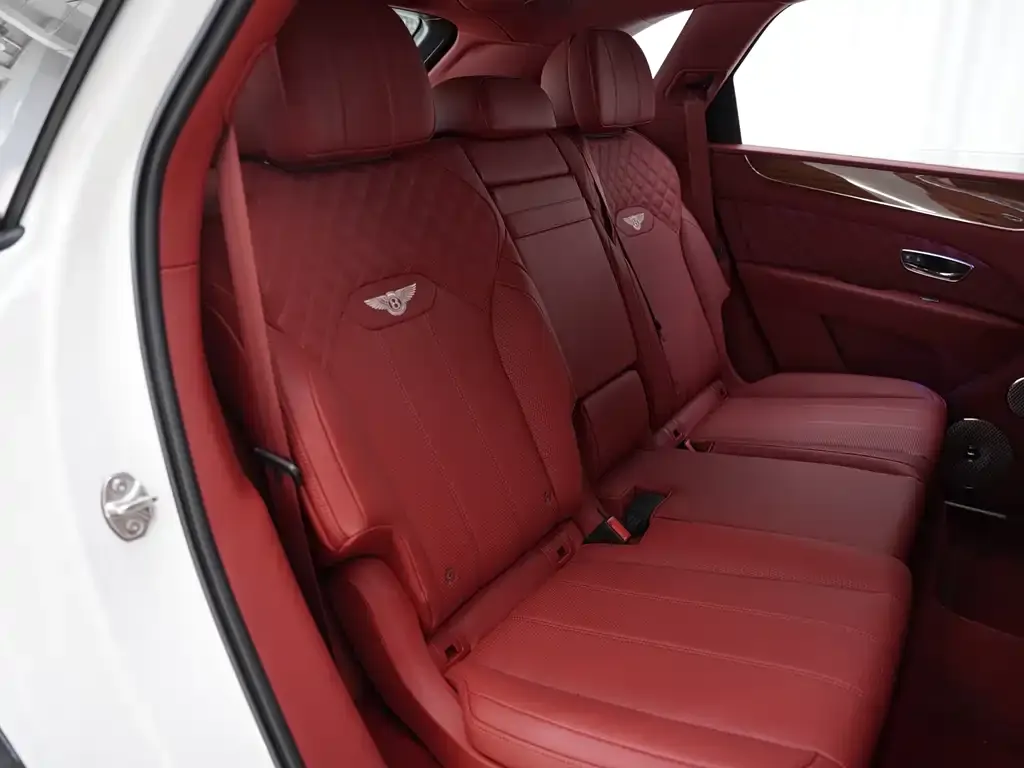 Bentley Bentayga 2022 из CN, фото 10