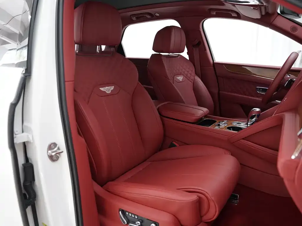Bentley Bentayga 2022 из CN, фото 8