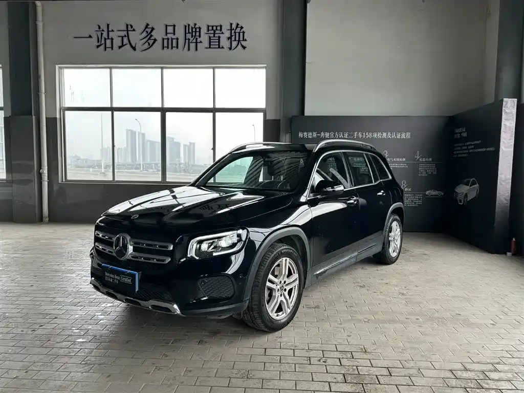 Mercedes-Benz GLB — фото 1