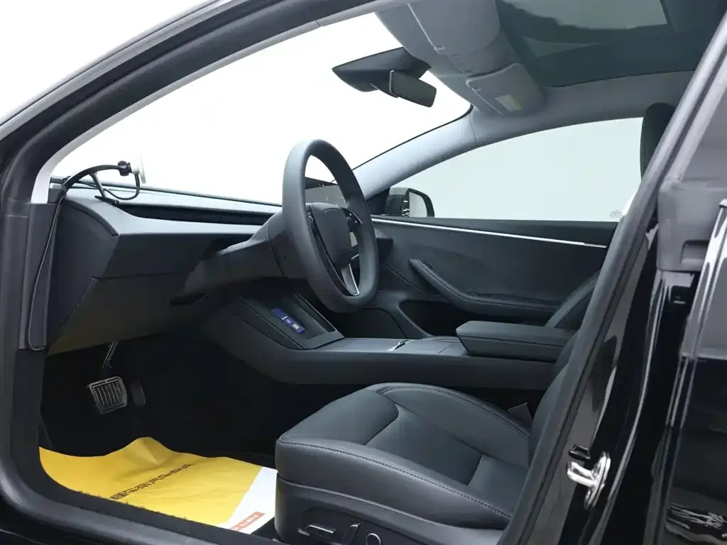 Tesla Model 3 — фото 10