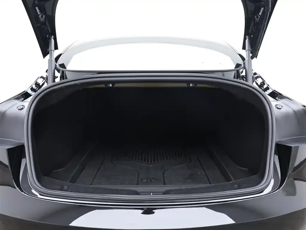 Tesla Model 3 — фото 8