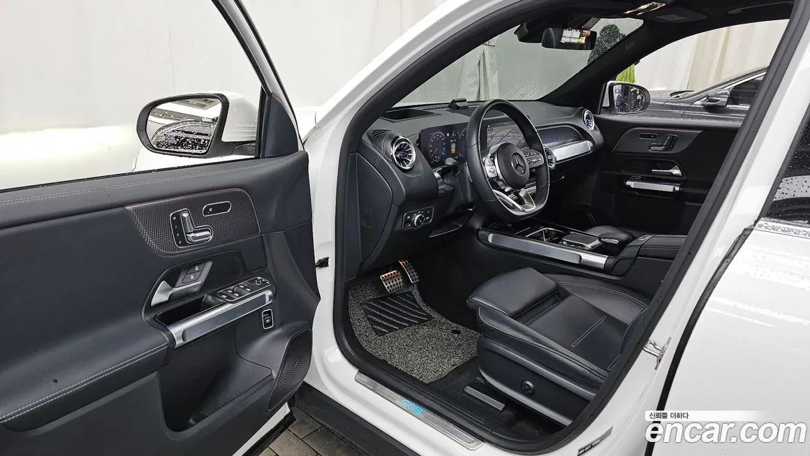 Mercedes-Benz EQB — фото 10