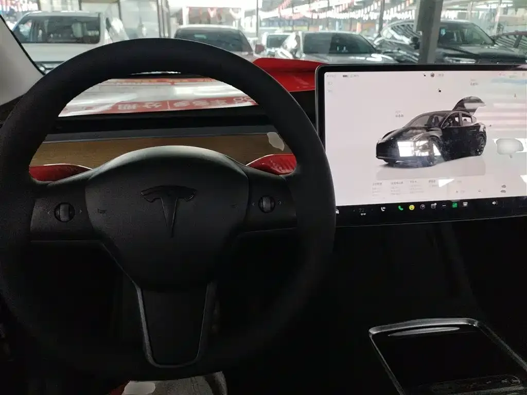 Tesla Model Y — фото 10