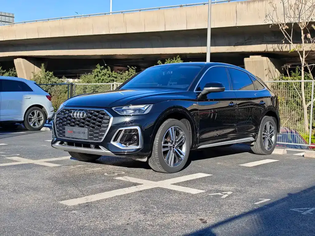 Audi Q5L Sportback 2022 из CN, фото 1