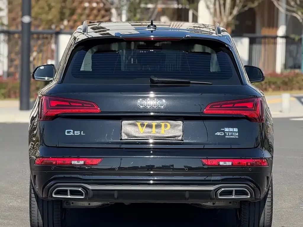 Audi Q5L — фото 9