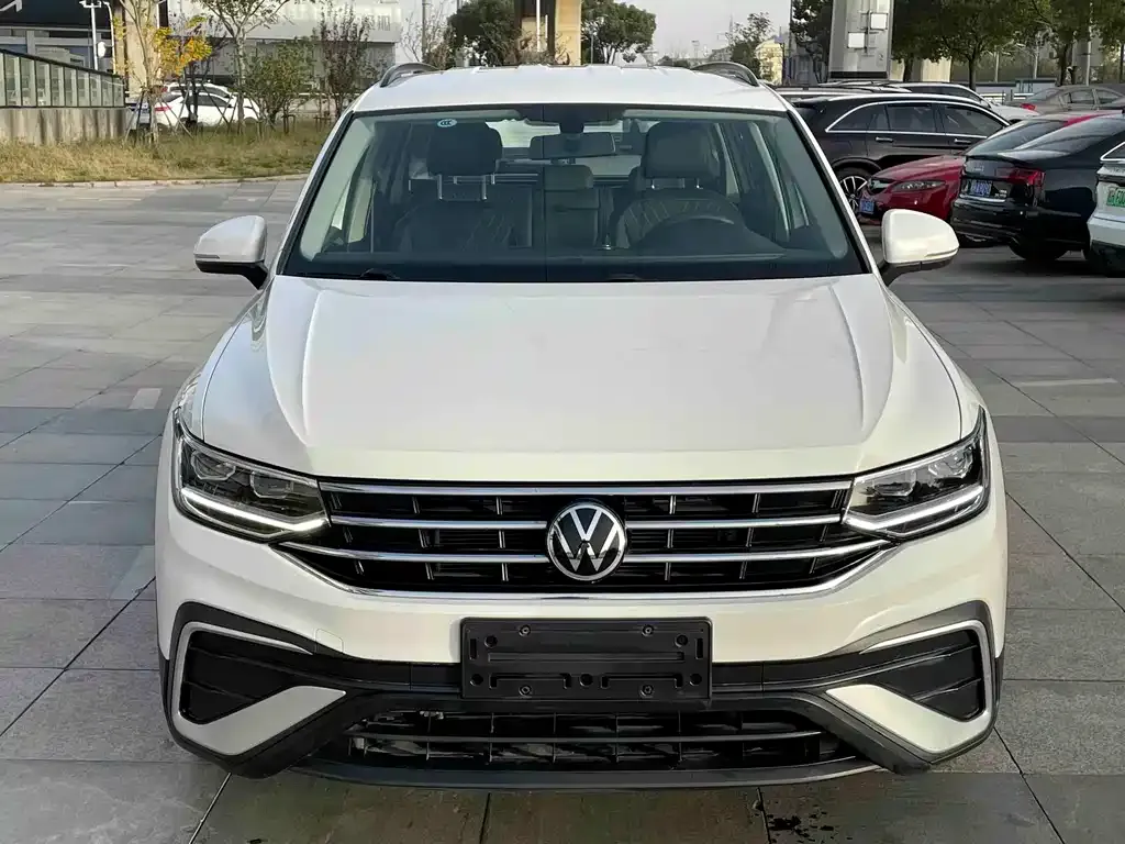 Volkswagen Tiguan L 2022 из CN, фото 2