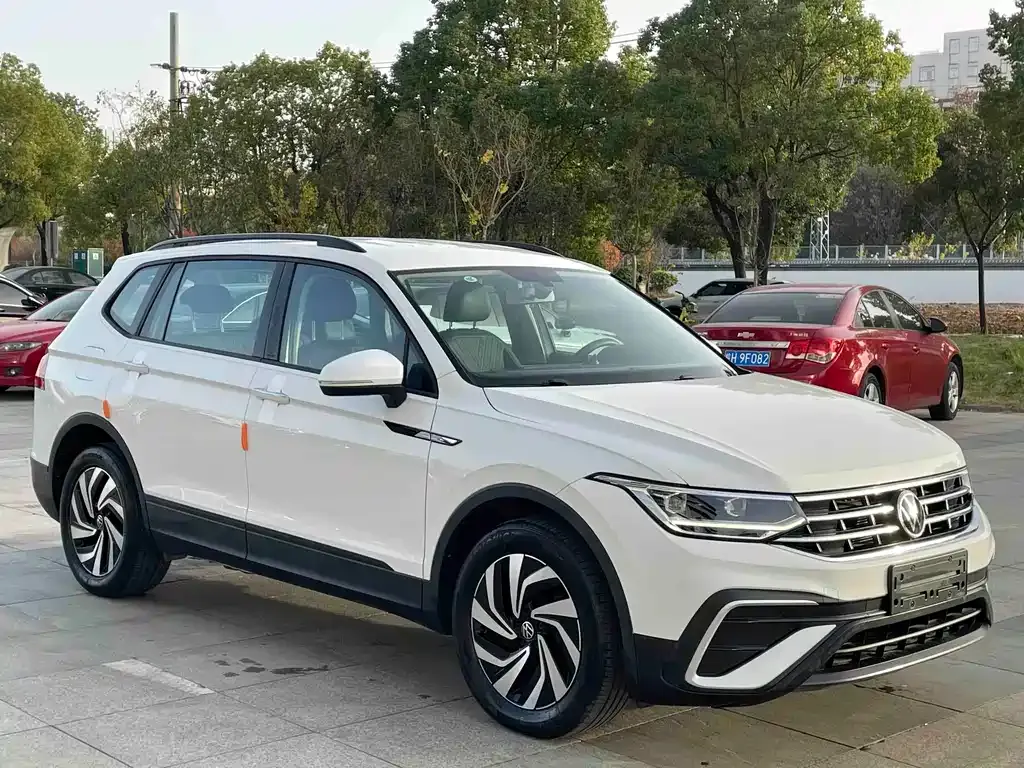 Volkswagen Tiguan L 2022 из CN, фото 3
