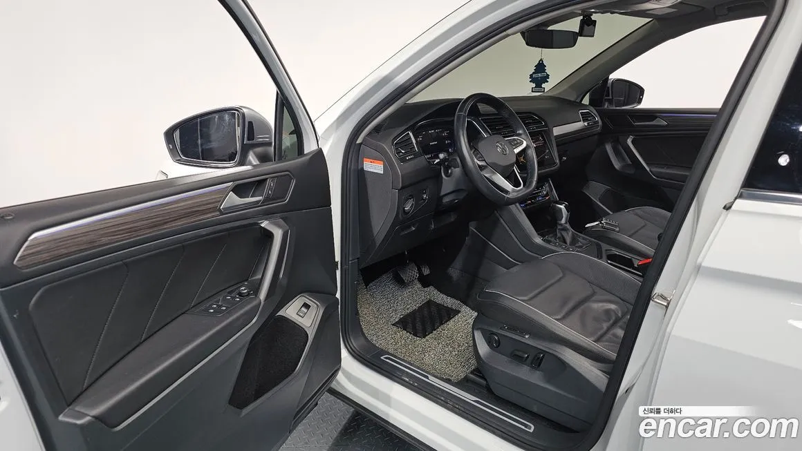 Volkswagen Tiguan — фото 10