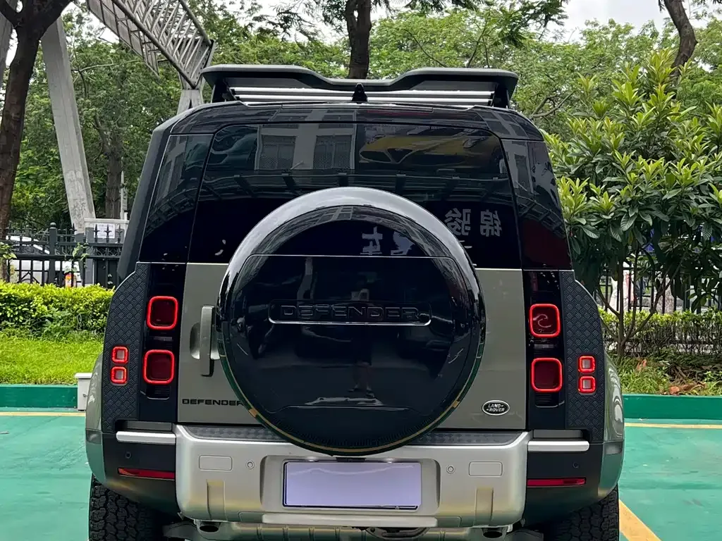 Land Rover Defender — фото 6