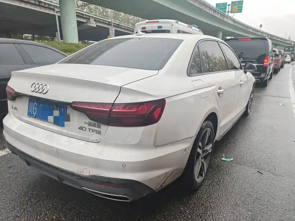 Audi A4L 2022 из CN, фото 4