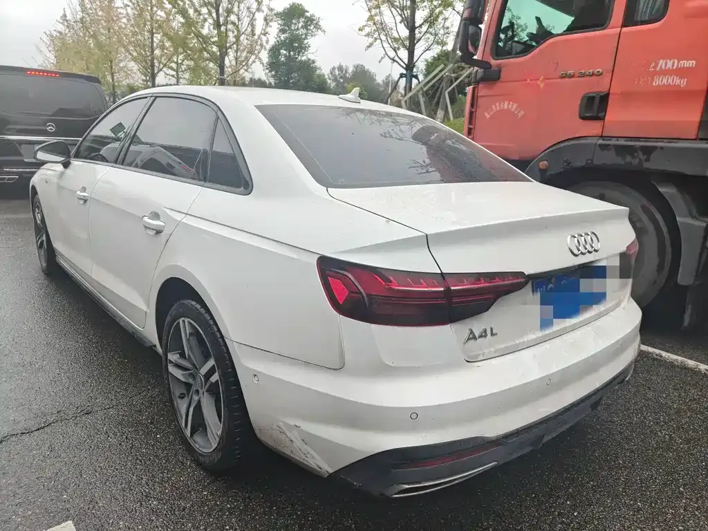 Audi A4L 2022 из CN, фото 6