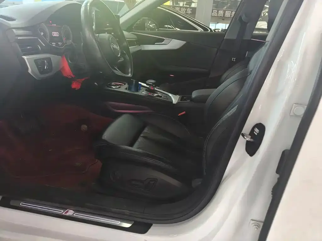Audi A4L 2022 из CN, фото 7