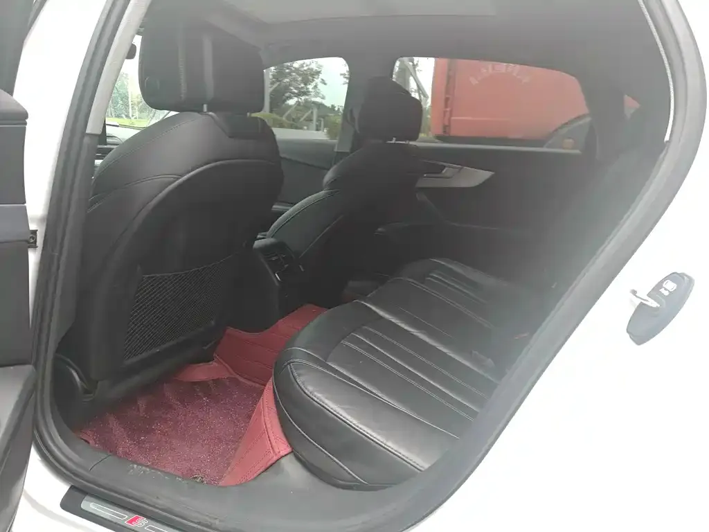 Audi A4L 2022 из CN, фото 8