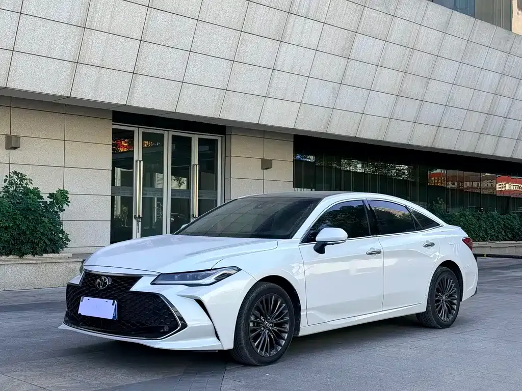 Toyota Avalon — фото 1