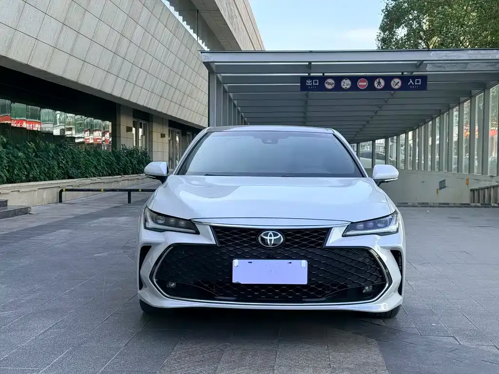 Toyota Avalon — фото 2