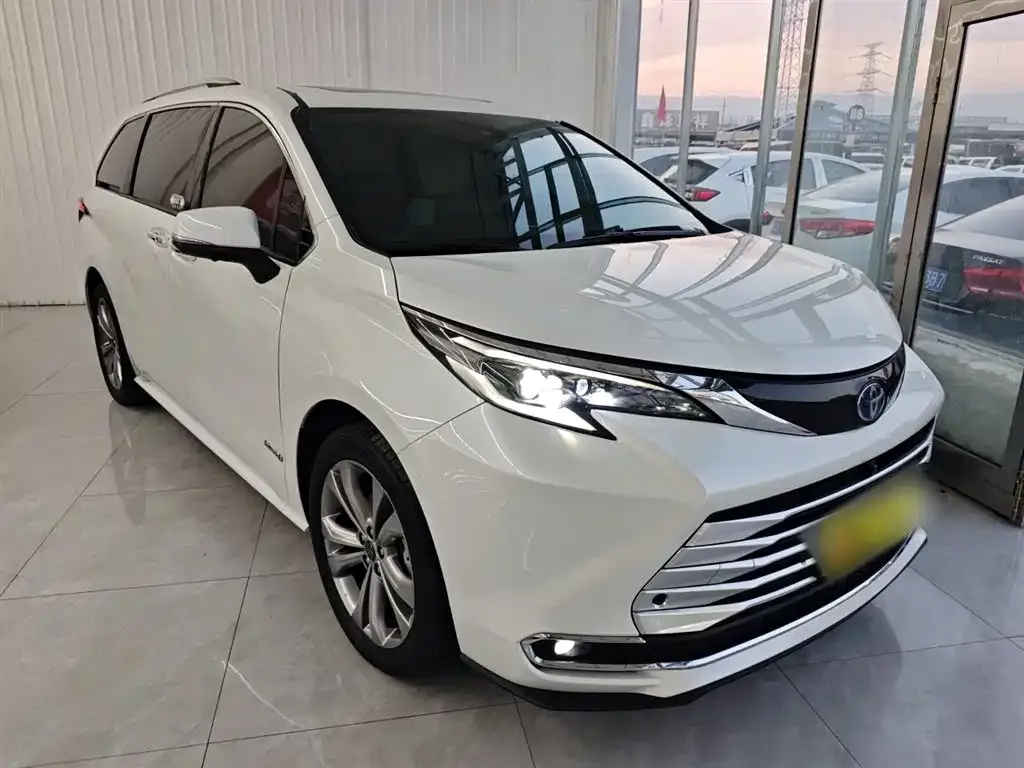 Toyota Sienna — фото 4