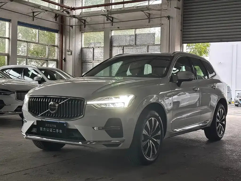 Volvo XC60 — фото 1