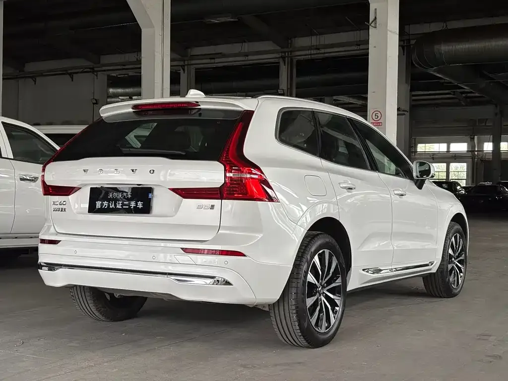 Volvo XC60 — фото 7