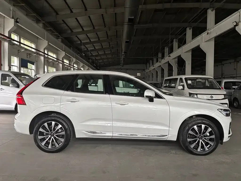 Volvo XC60 — фото 8