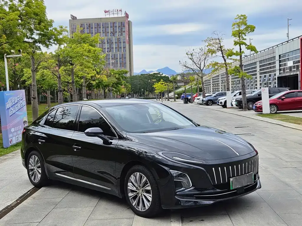 Hongqi E-QM5 2024 из CN, фото 3