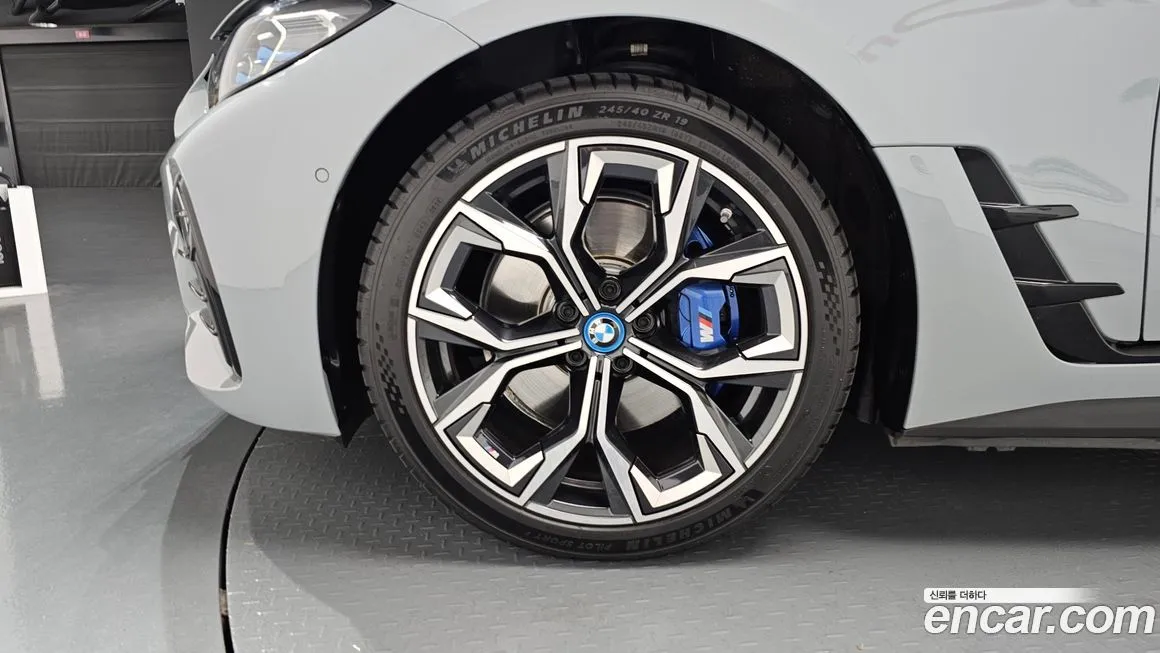 BMW i4 — фото 5
