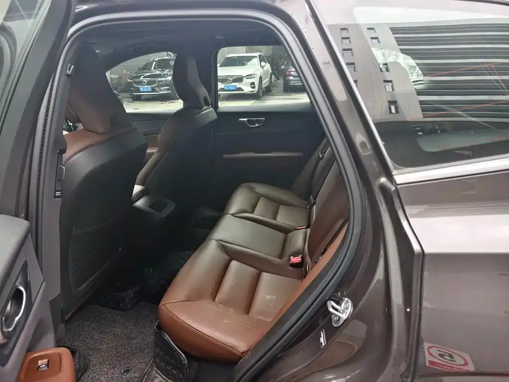 Volvo XC60 2024 из CN, фото 7