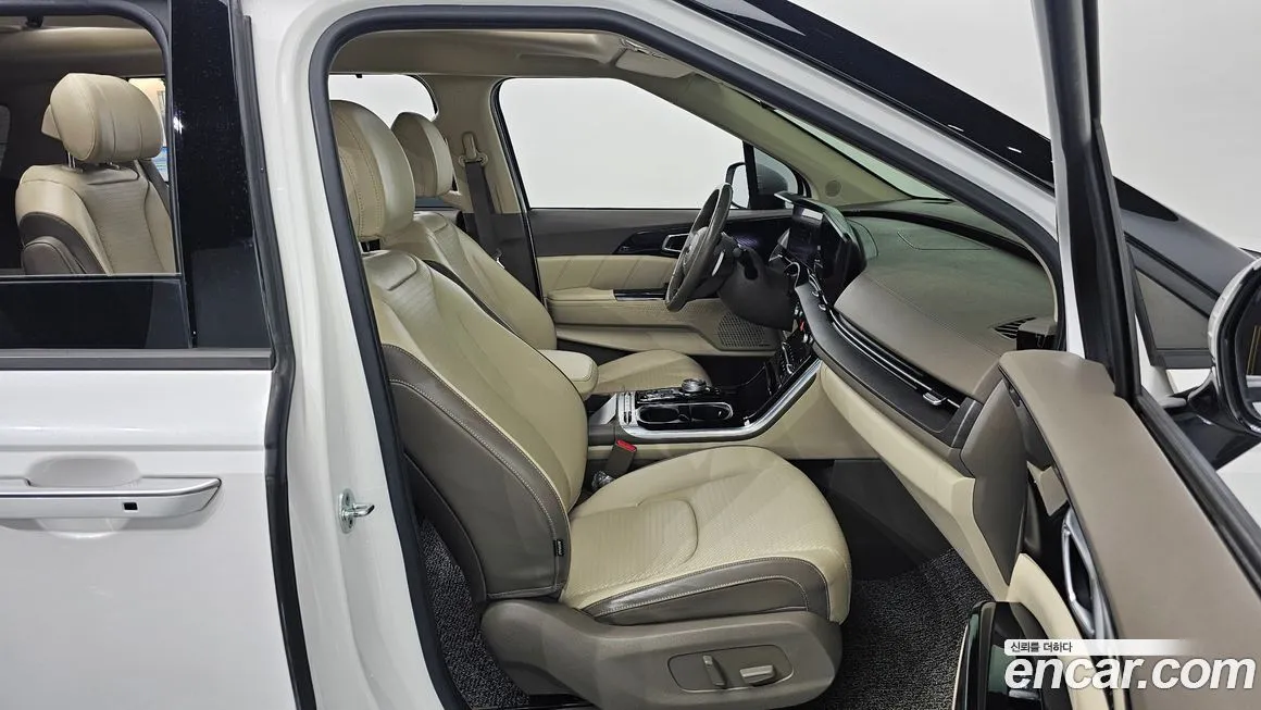 Kia Carnival — фото 10