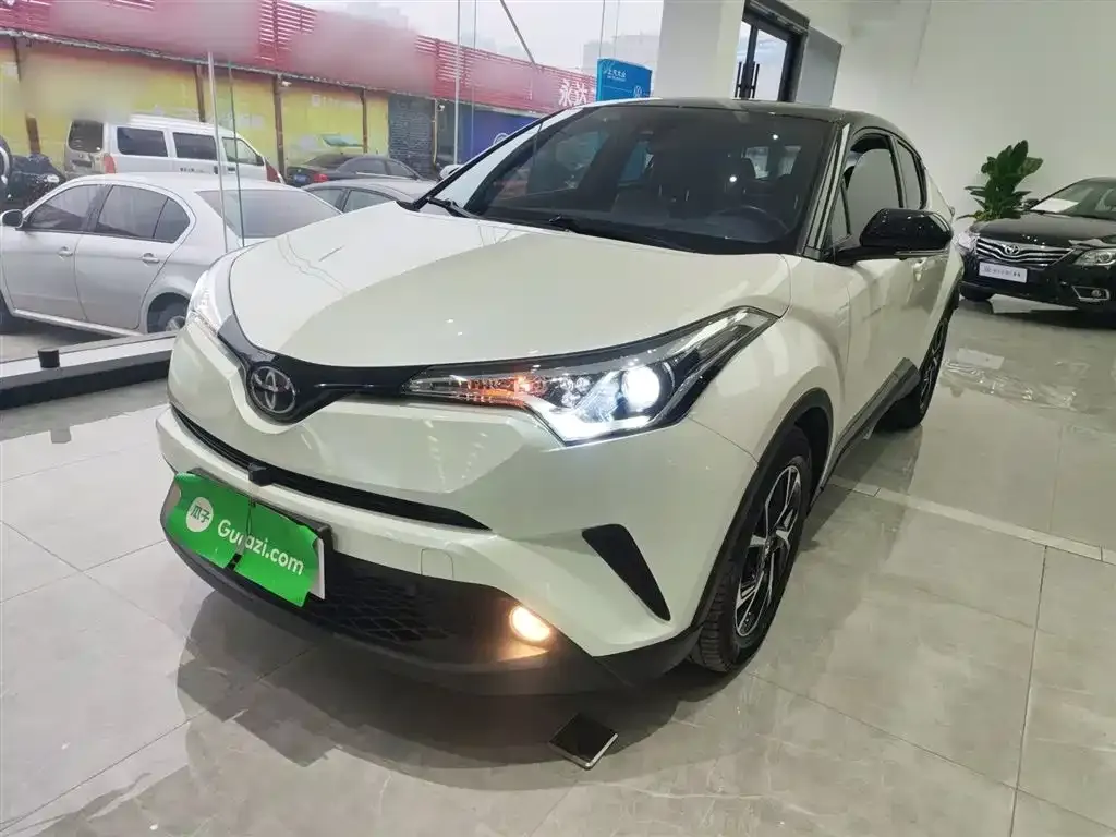 Toyota C-HR — фото 1