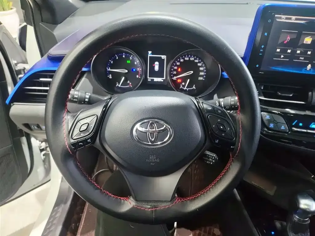 Toyota C-HR — фото 3