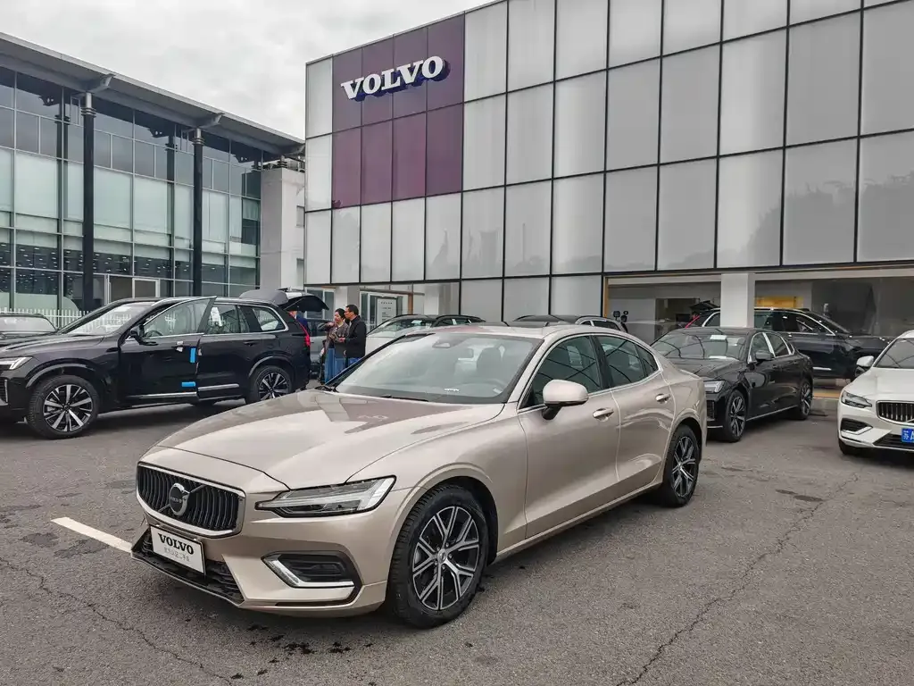 Volvo S60 2025 из CN, фото 1