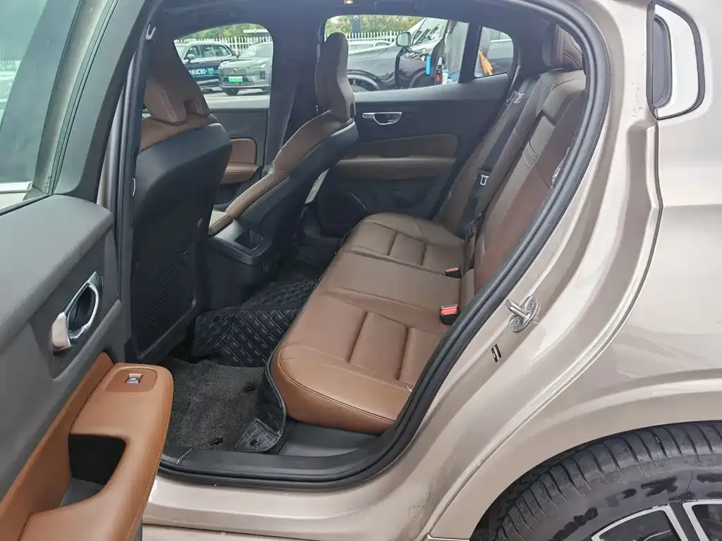 Volvo S60 2025 из CN, фото 10