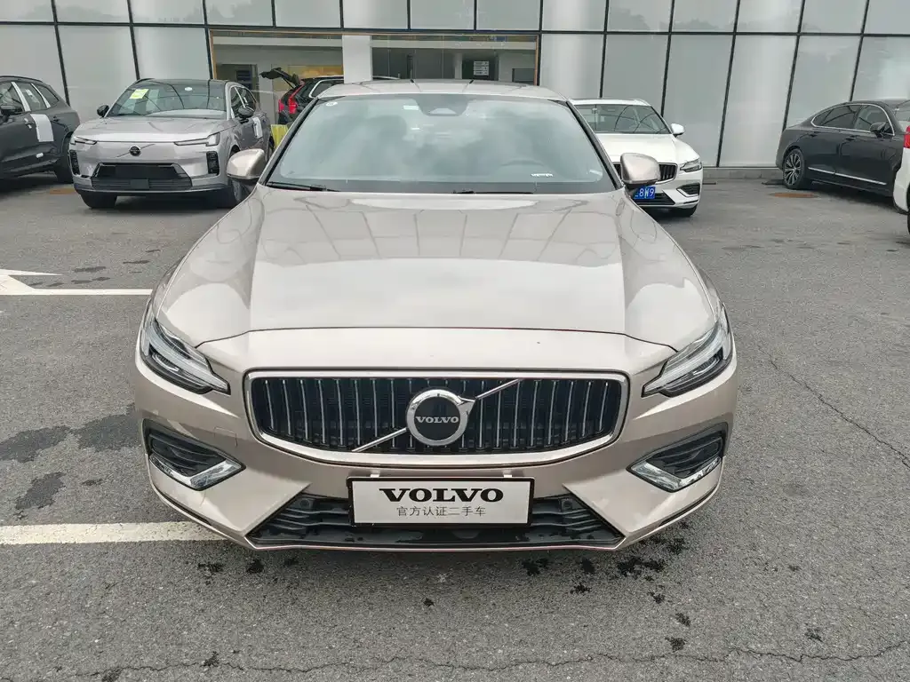 Volvo S60 2025 из CN, фото 2