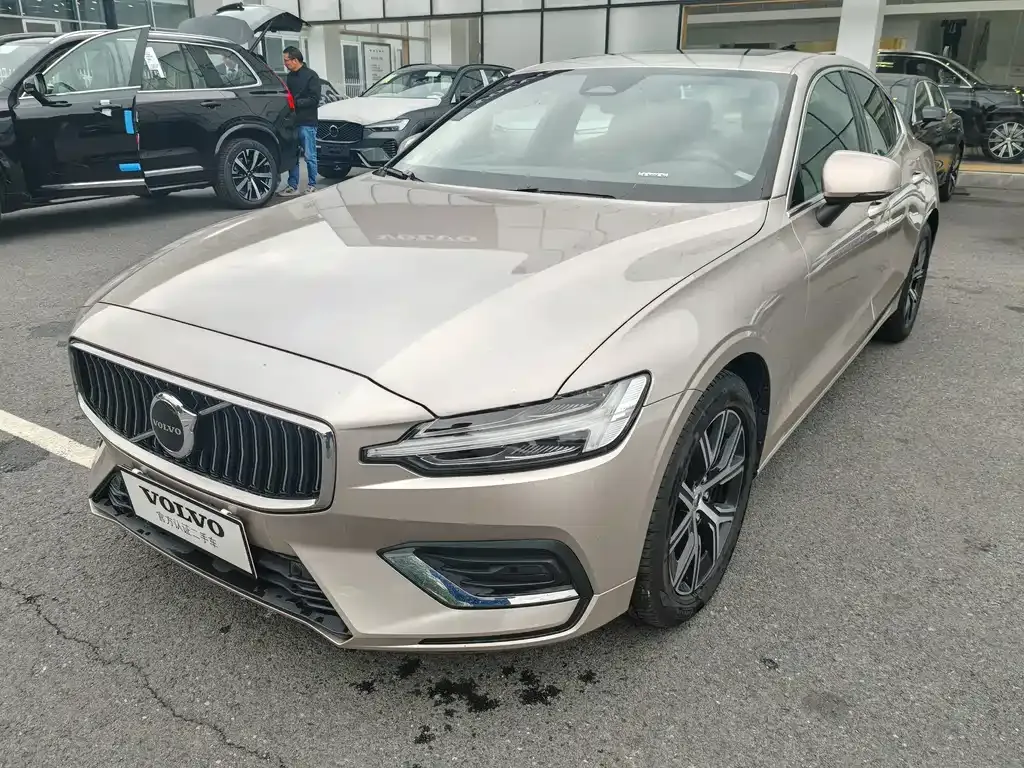 Volvo S60 2025 из CN, фото 3