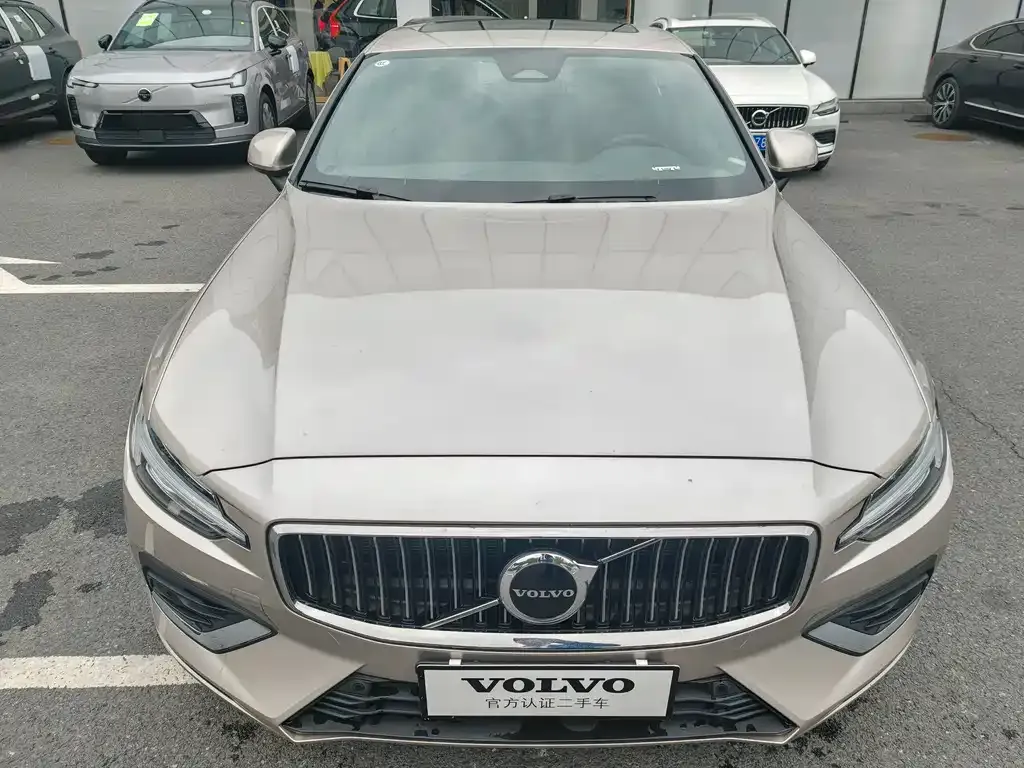 Volvo S60 2025 из CN, фото 4