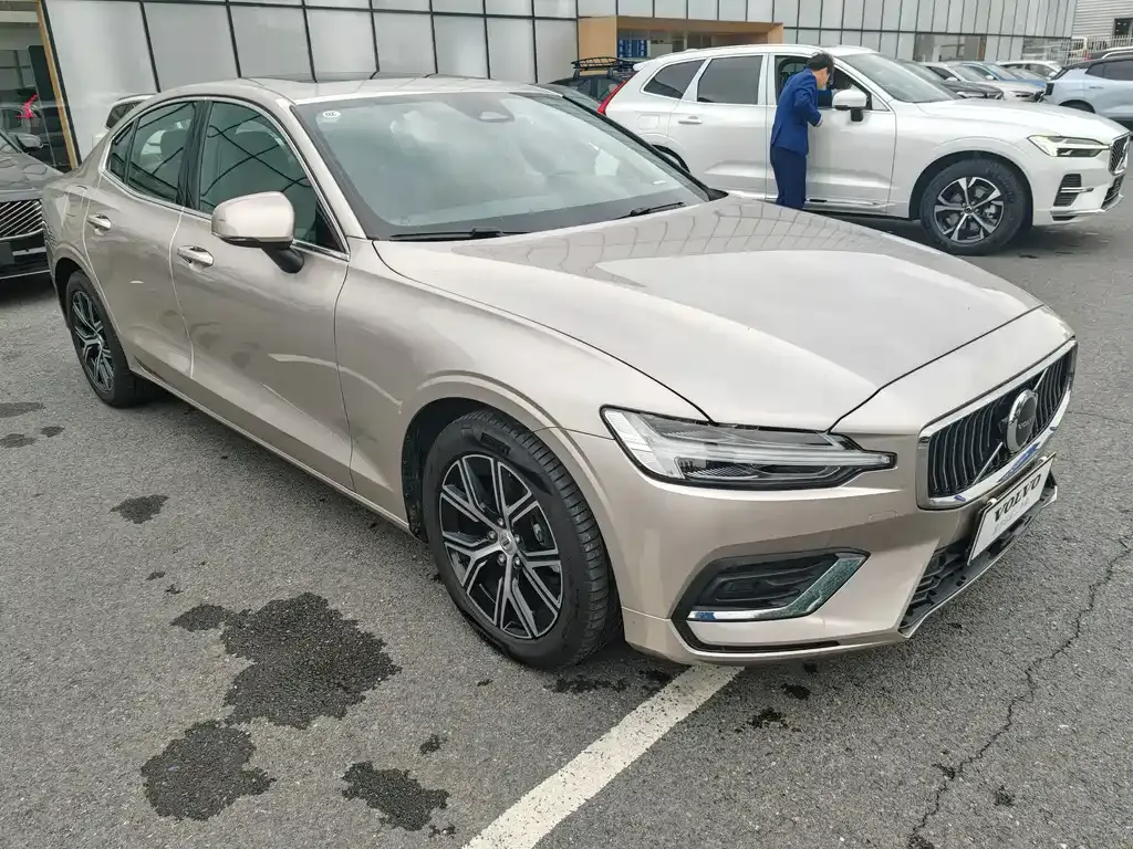 Volvo S60 2025 из CN, фото 5