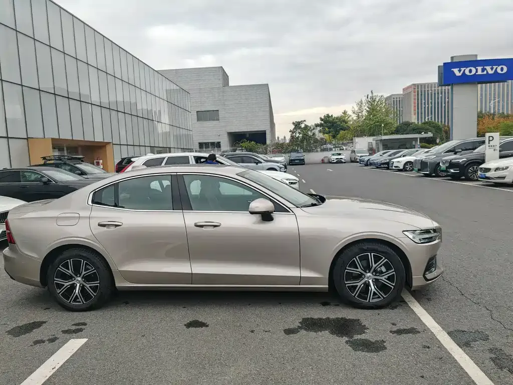 Volvo S60 2025 из CN, фото 6