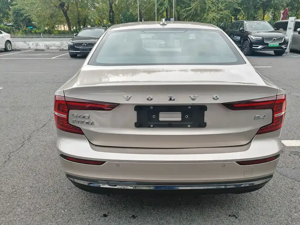 Volvo S60 2025 из CN, фото 8