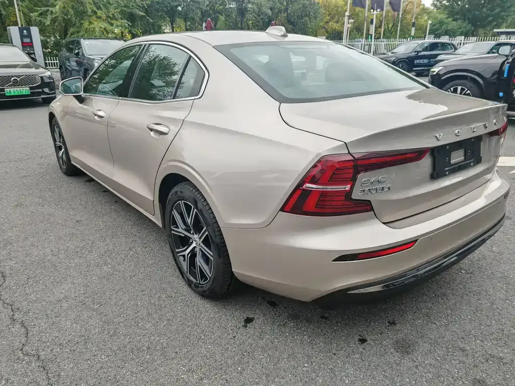 Volvo S60 2025 из CN, фото 9
