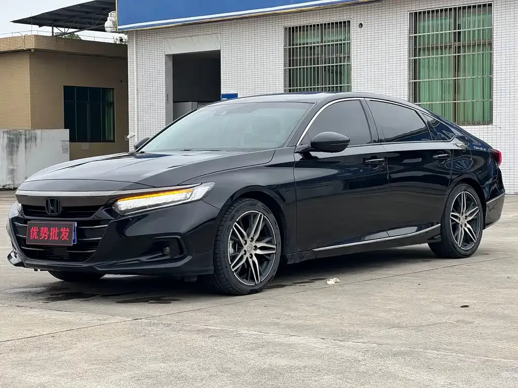 Honda Accord — фото 1